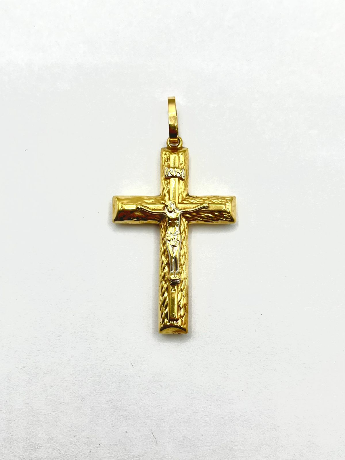 Dije de Oro Religioso en Forma de Cruz 10K 3GR 6CM