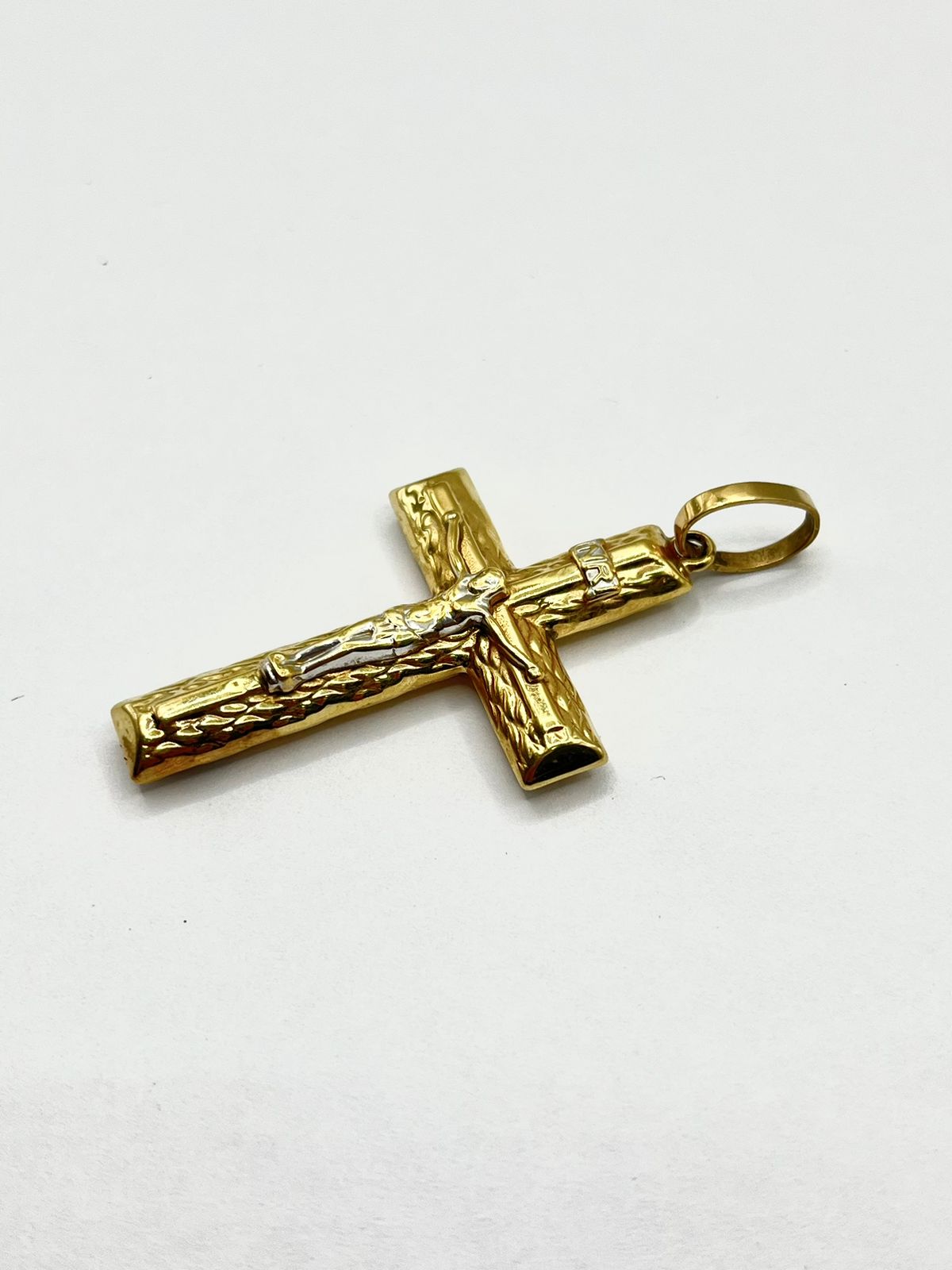Dije de Oro Religioso en Forma de Cruz 10K 3GR 6CM