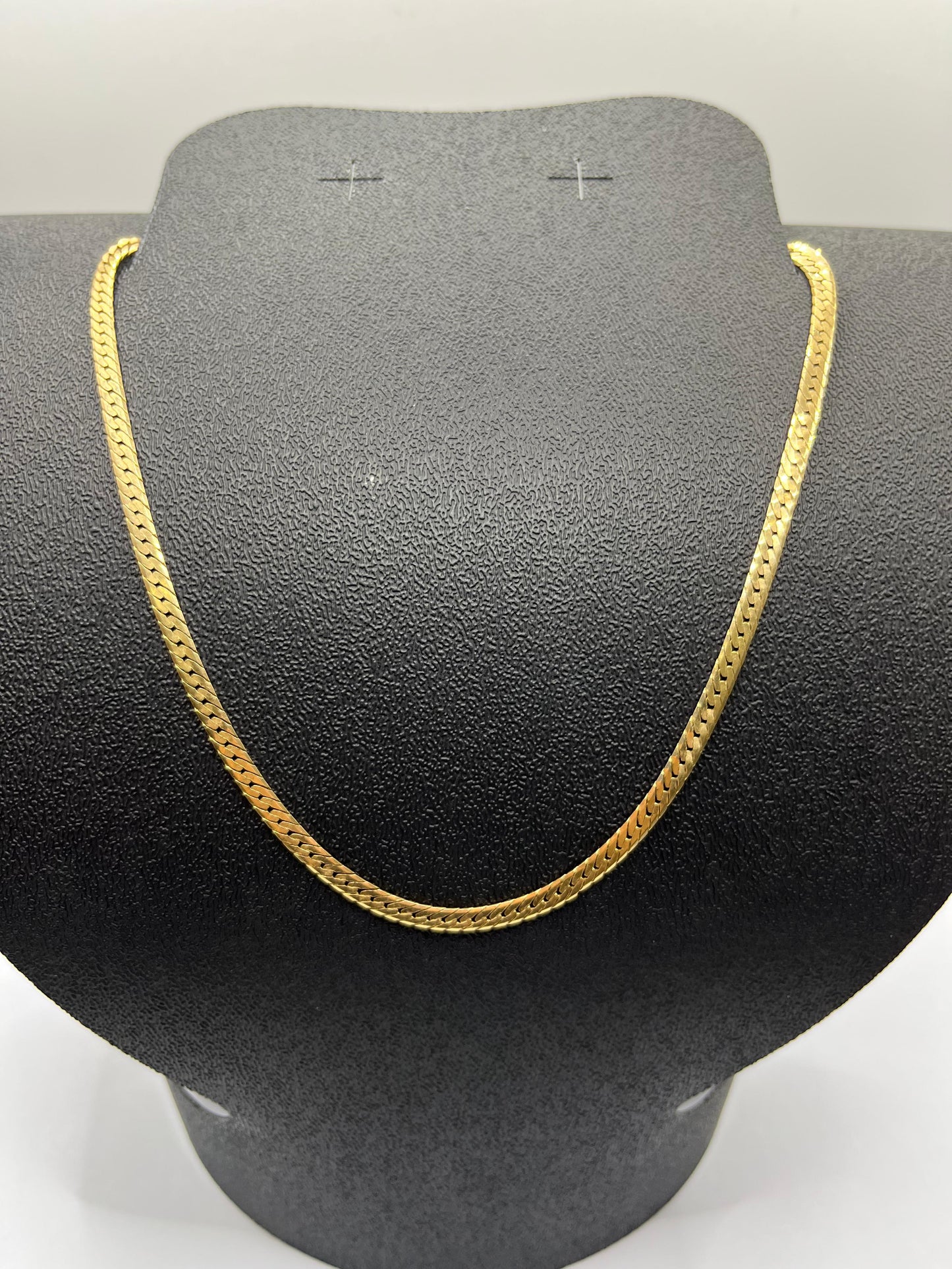 Cadena tipo serpiente — 13.2 g | 14k | 26 cm (abrochada)
