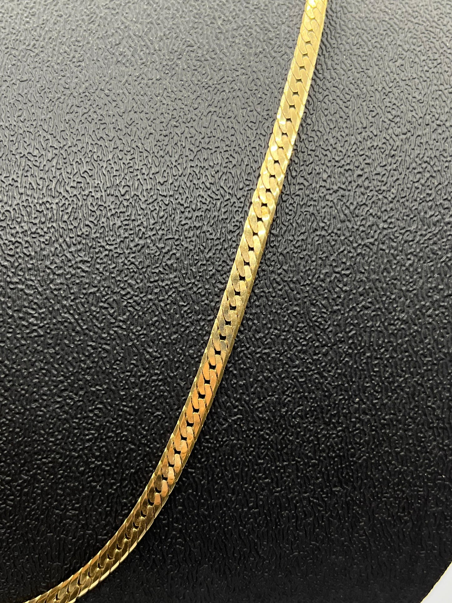 Cadena tipo serpiente — 13.2 g | 14k | 26 cm (abrochada)
