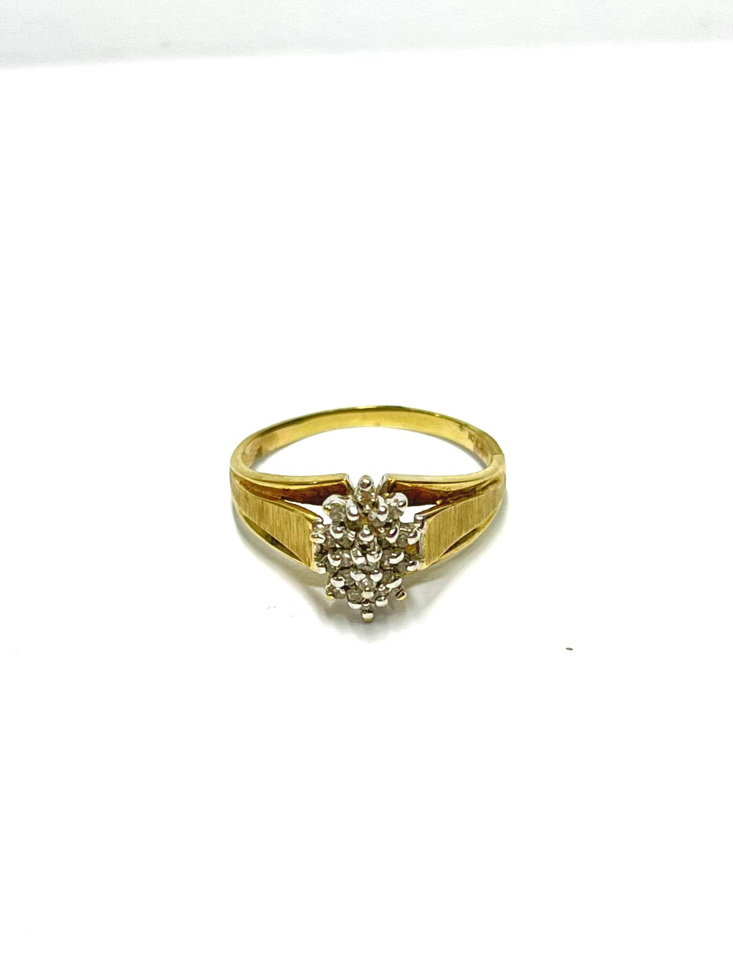 Anillo de Oro con Racimo de Diamantes Simulados — 10k | 2.3gr | #8