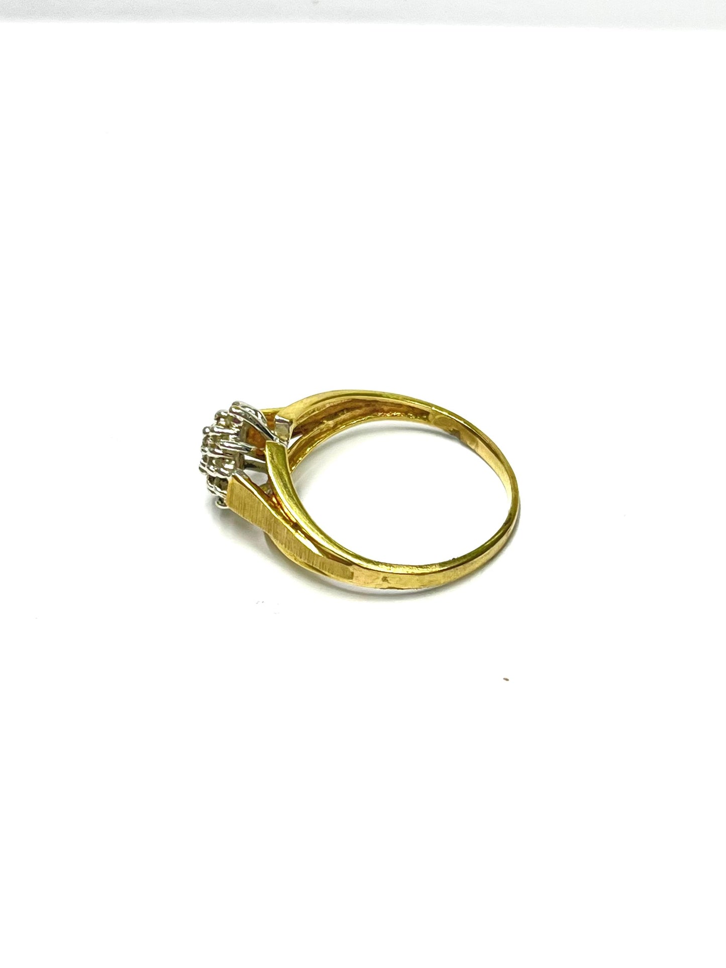 Anillo de Oro con Racimo de Diamantes Simulados — 10k | 2.3gr | #8