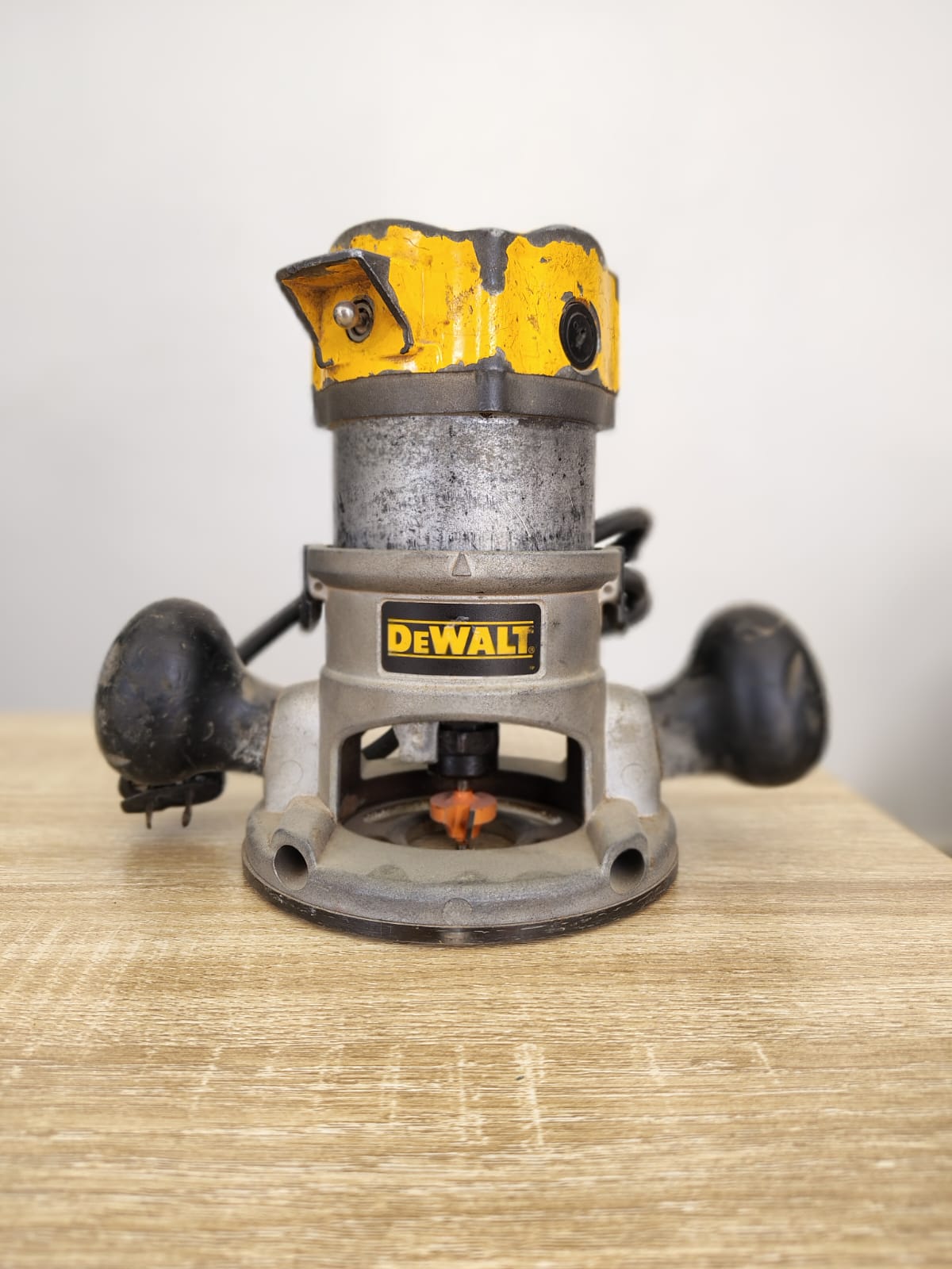 Router DeWalt DW616 – Usado
