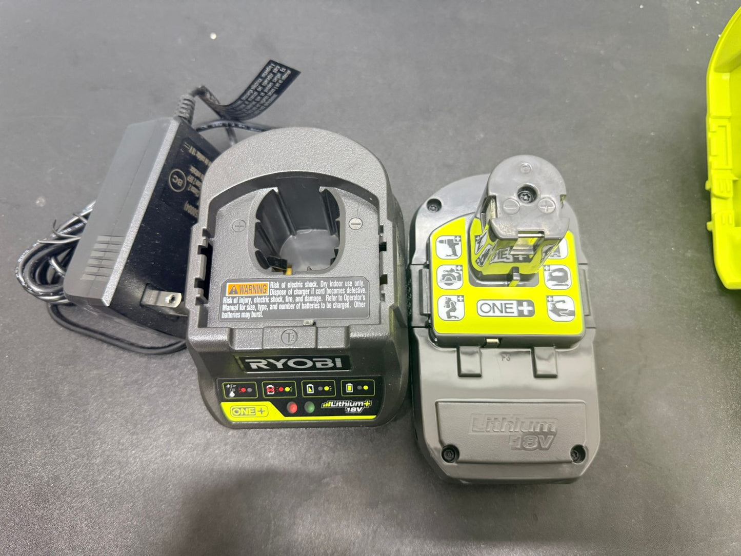 🔧📌Pistola de Grapa con Cargador Ryobi 📌🔧