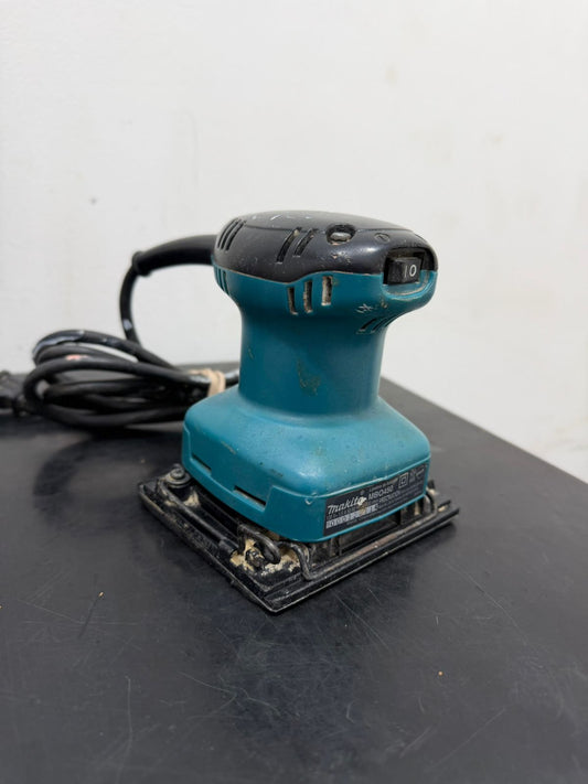Lijadora Makita MBO450