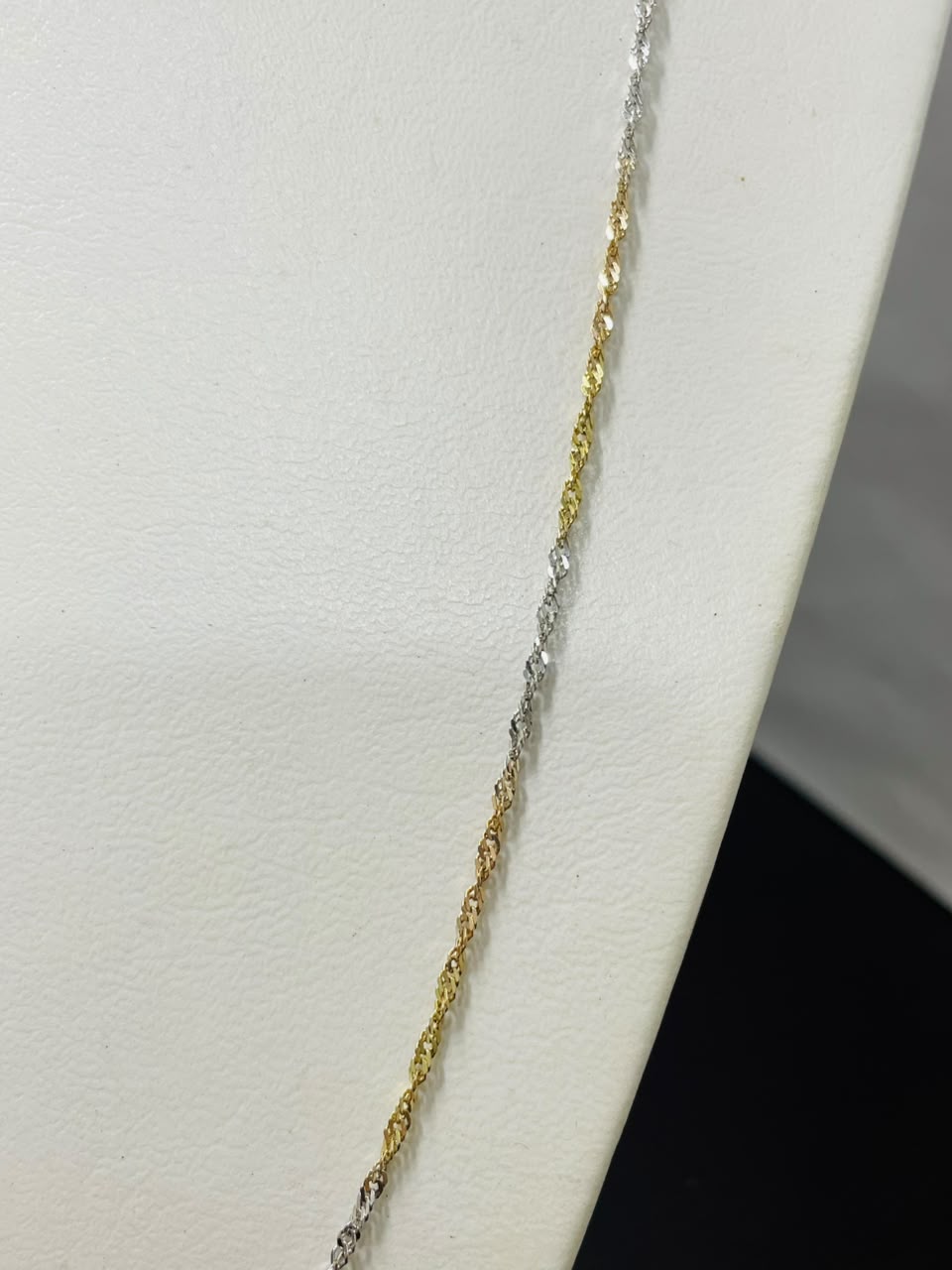 Cadena de Oro 14K • 2.9g • 62cm