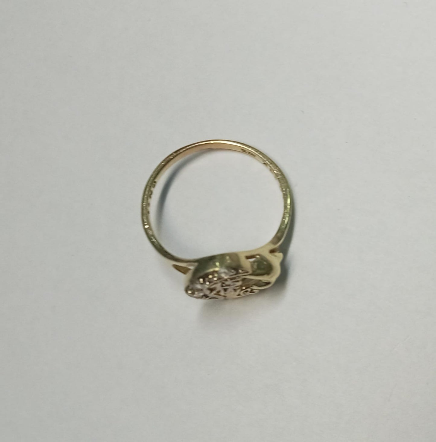 Anillo de 15 Años en Oro 10k con Corazón y Piedras Brillantes