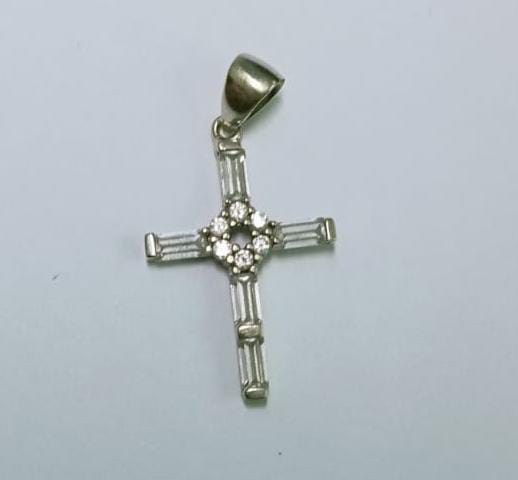 Dije Cruz en Oro 14K con Piedra Sintética – 1.1g