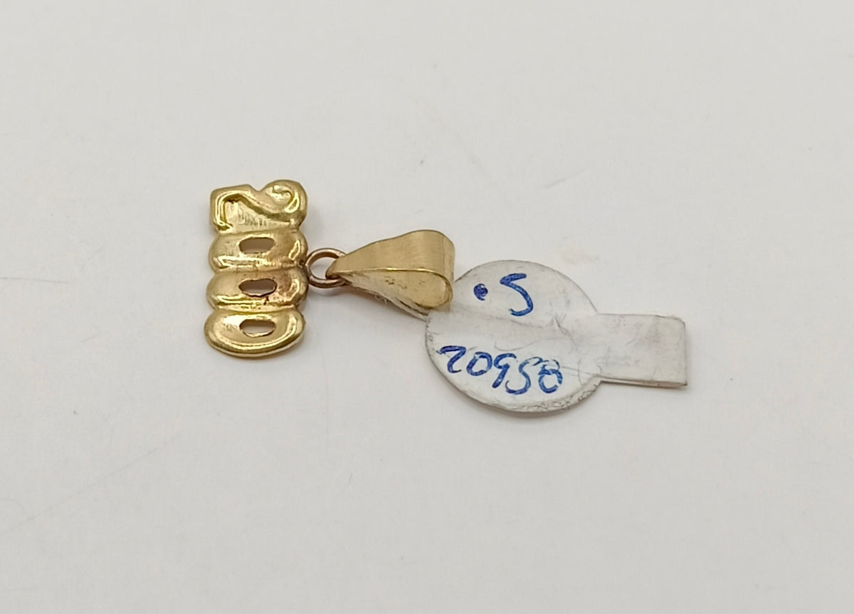 Dije #2000 ORO 10k peso .5gr