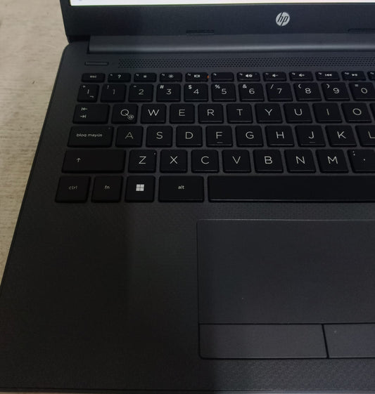 Laptop HP 246gb ssd 8ram cori 3, usado