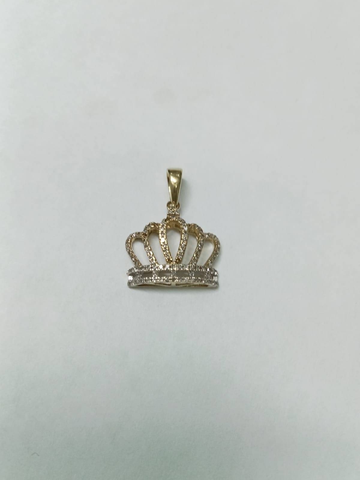 Dije de Corona en Oro 10k -Usado