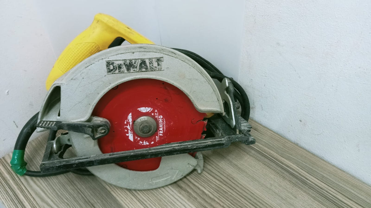 Sierra Circular Dewalt (usada)