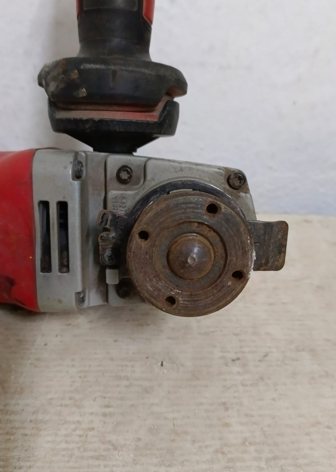 Esmeril MILWAUKEE 6117-33d, usado