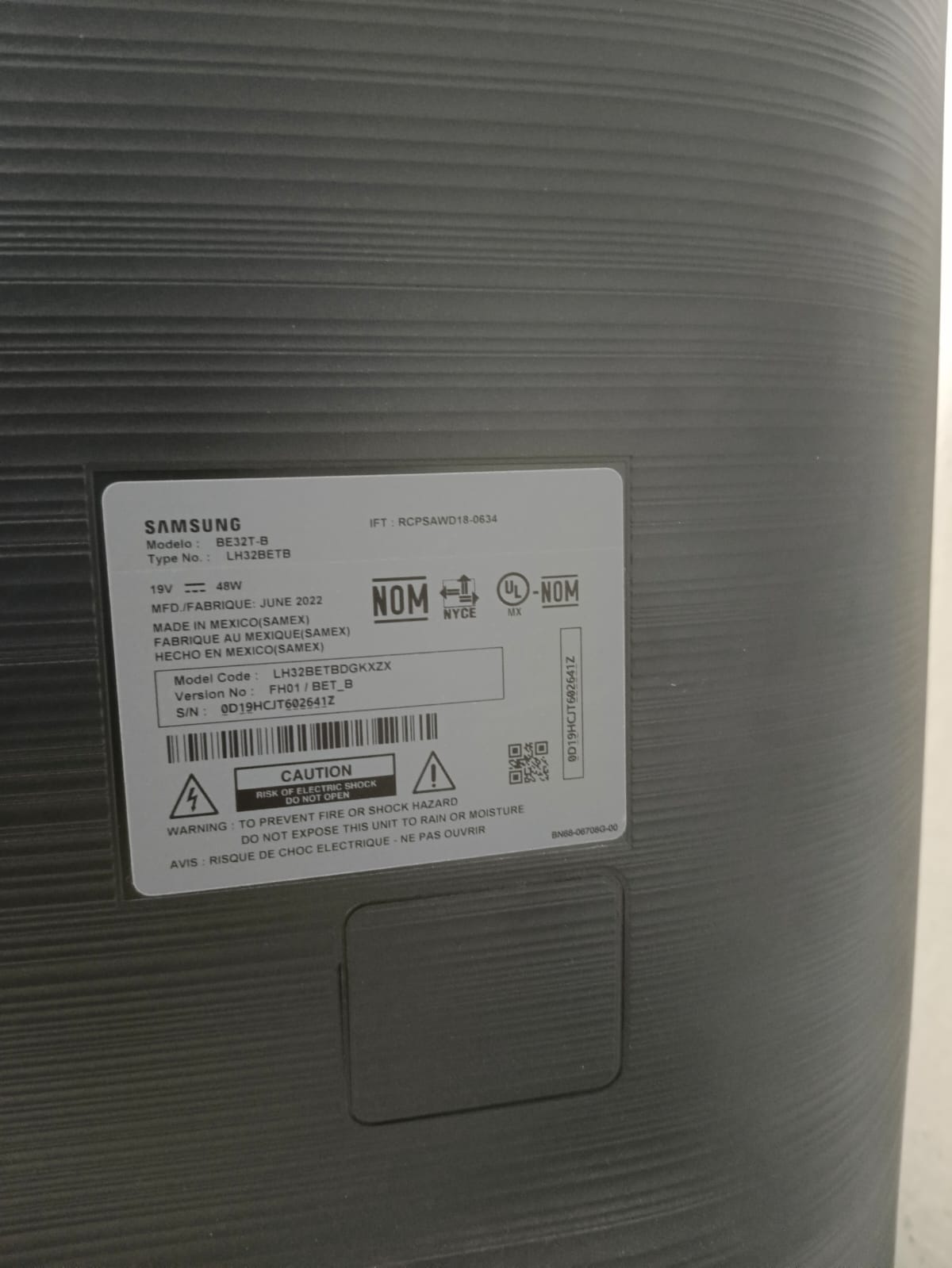 Smart tv 32 pulgadas SAMSUNG con control, usado