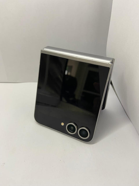 📱 Samsung Galaxy Z Flip 6 – USADO 512GB 12 RAM