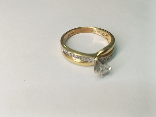 ✨ Anillo Solitario de Oro 14K con Línea Blanca y Destellos – Talla 6 ✨