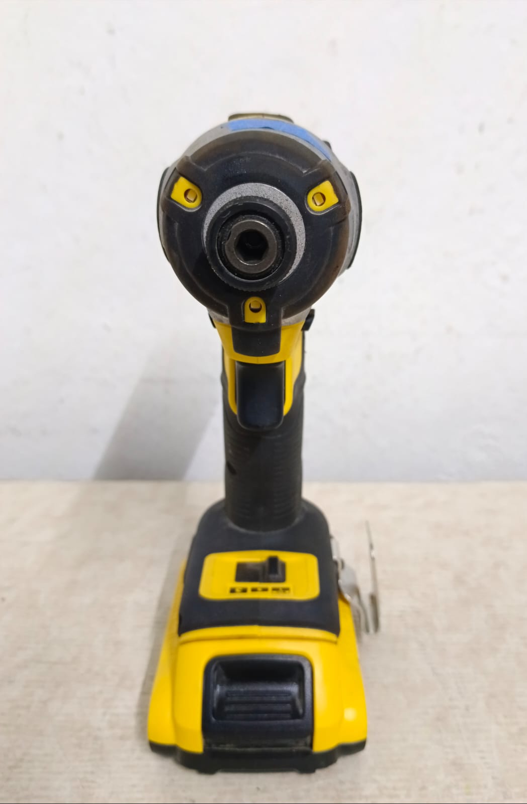 Atornillador inalambrico DEWALT dcf887, usado