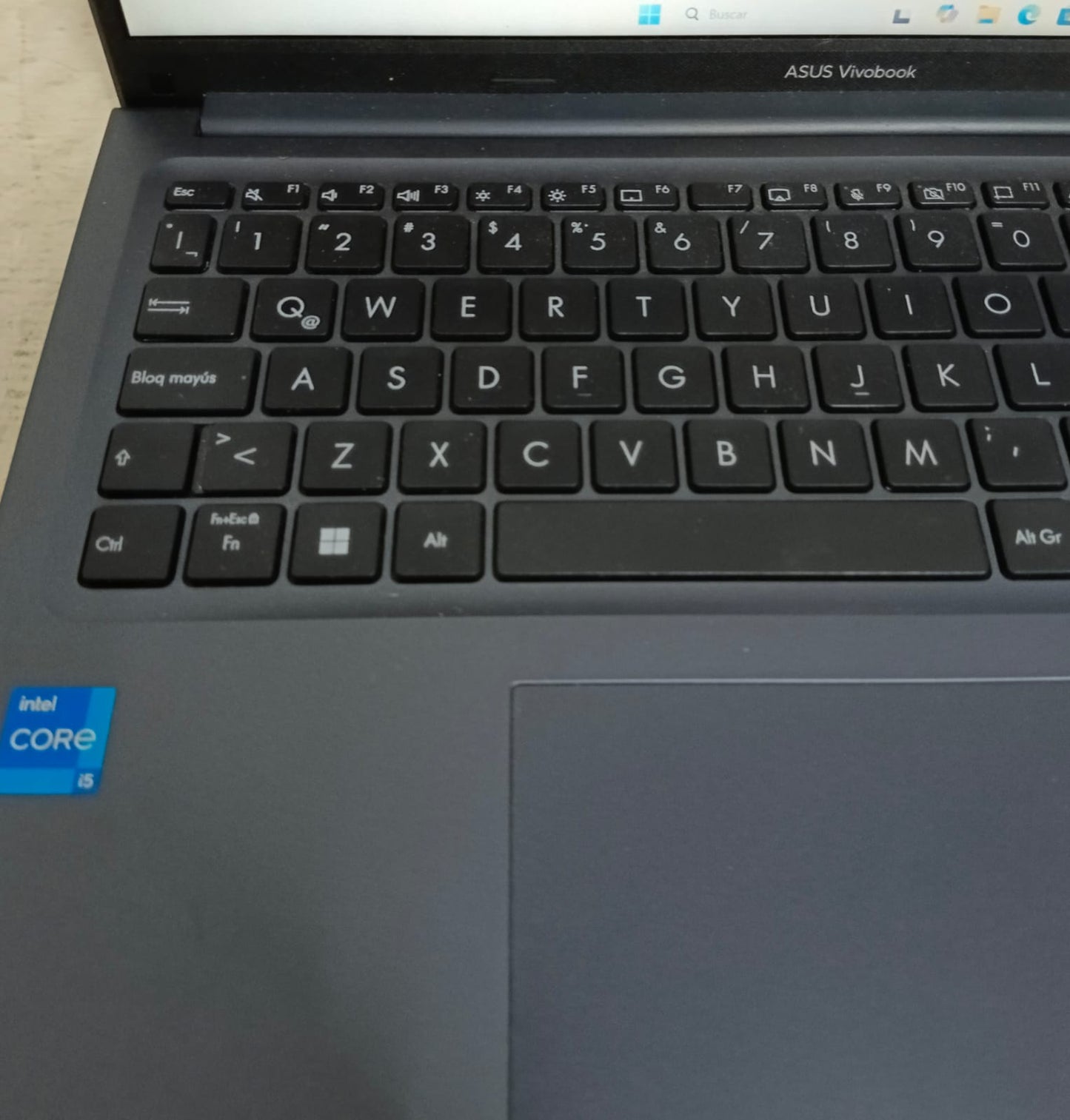 Laptop ASUS x1502z core i5 8ram 512gb con cargador, usado