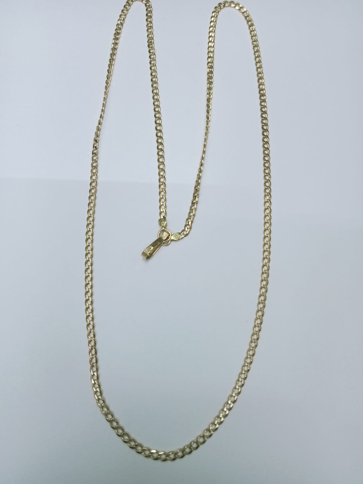 Cadena Tipo Planchada en Oro 14k – 34 cm