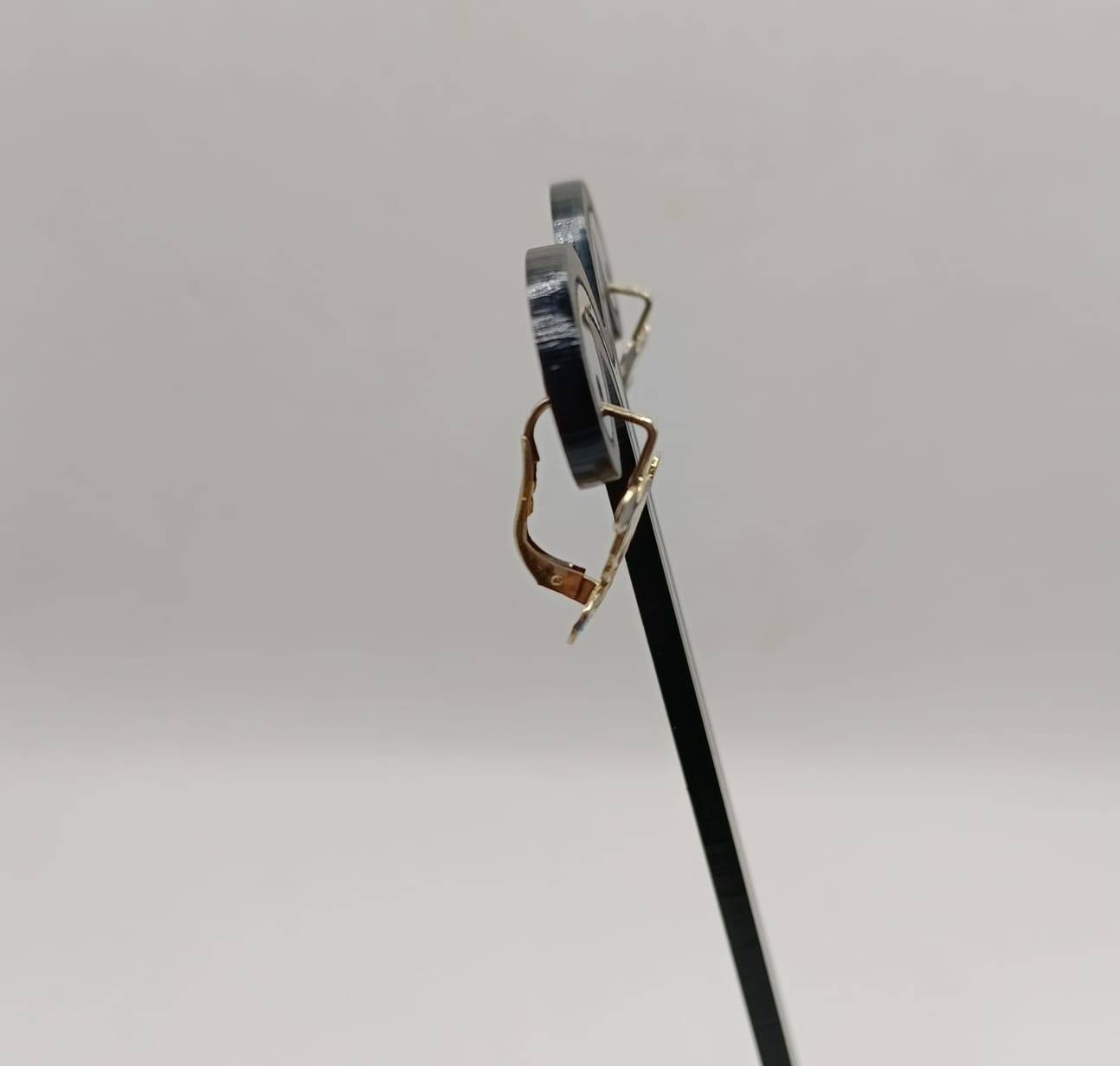 Aretes y anillo MIKI ORO 10k peso 3.2gr, usado