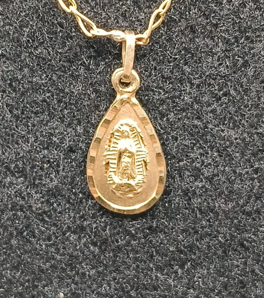 Cadena con dije ORO 14k peso 2.9gr, usado