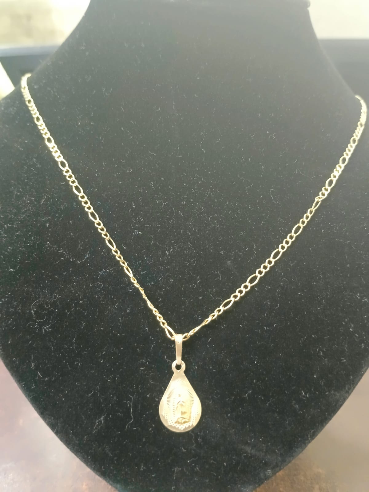 Cadena eslabon 3x1 con dije religioso ORO 10k peso 6.4gr, usado