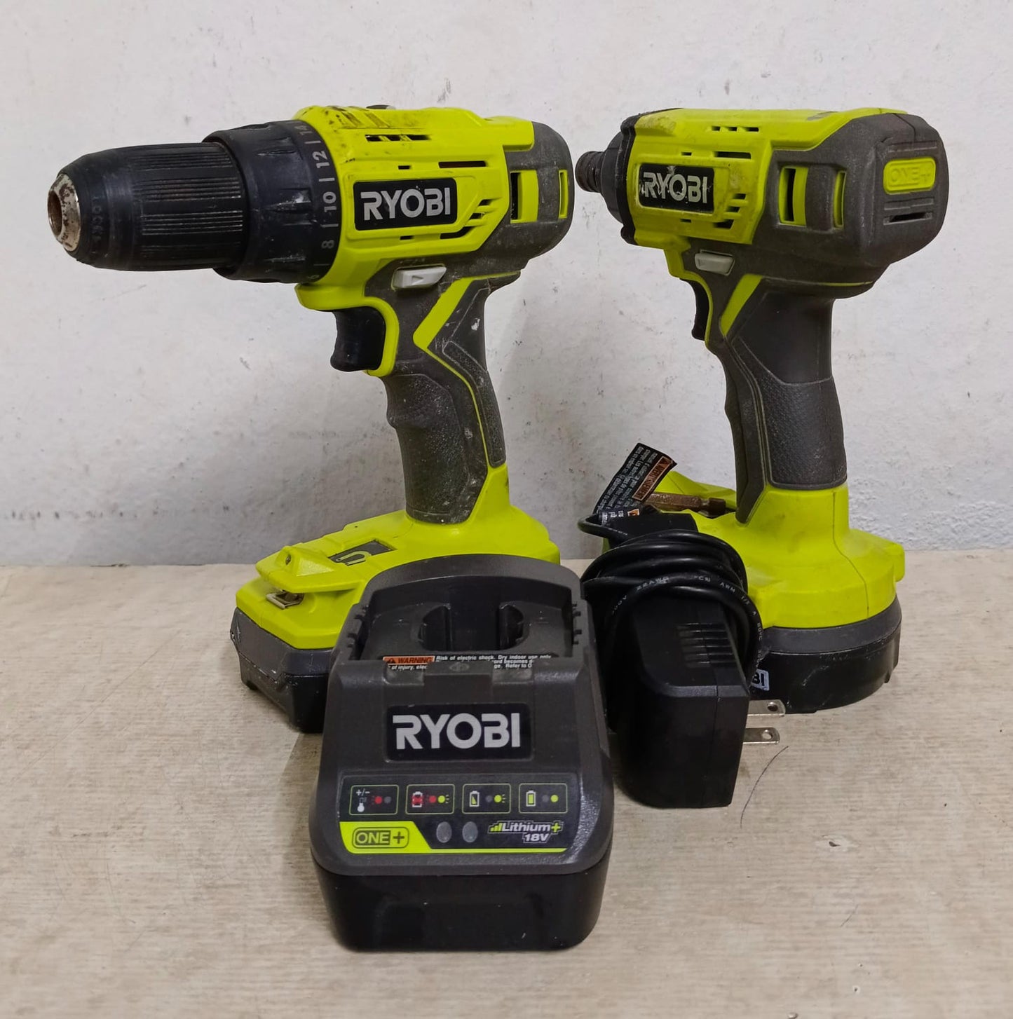 Kit de taladros inalambricos RYOBI, usado
