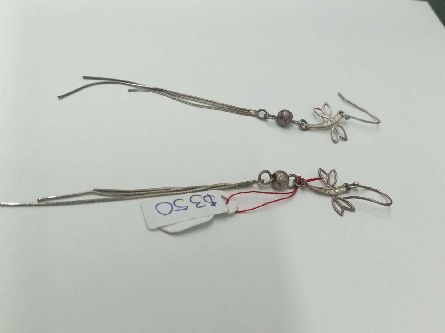 par de aretes plata diseño libelula