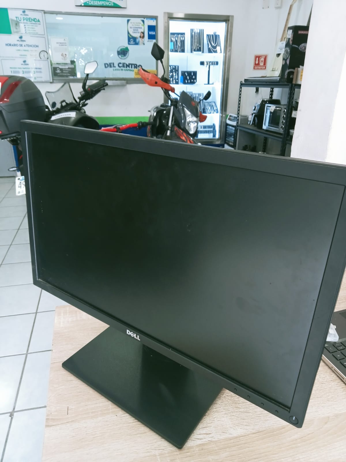 🖥️ Monitor Dell E2216HV