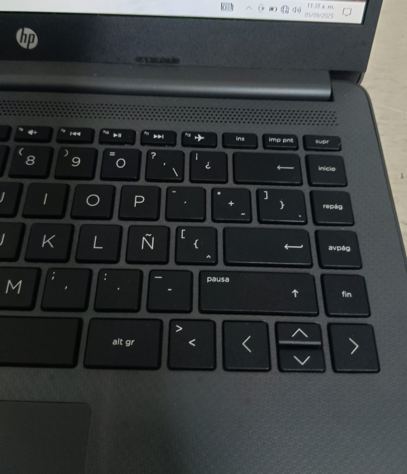 Laptop HP 240gb ssd 8ram ryzen 3, usado