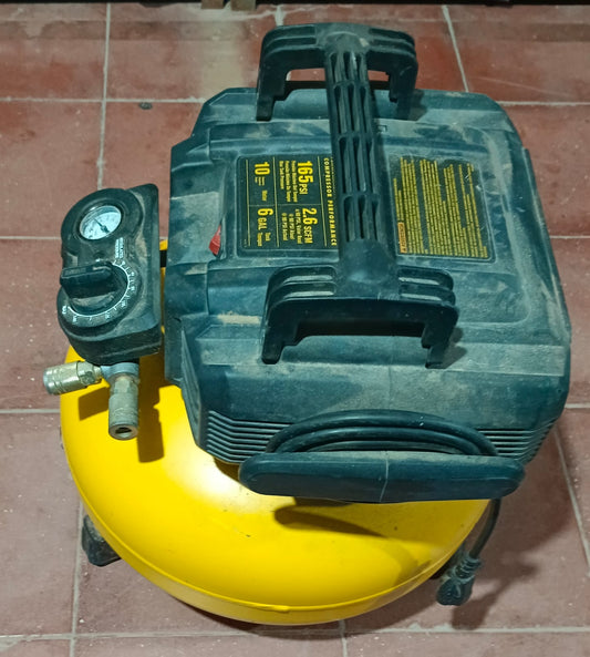Compresor de aire 6 galones DEWALT d2002m, usado