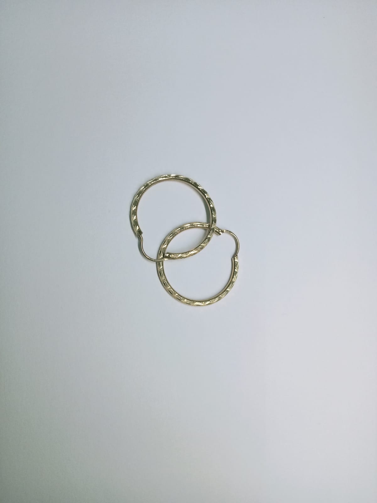 Par de Aretes de Oro 10k Diamantado – Elegancia que Brilla
