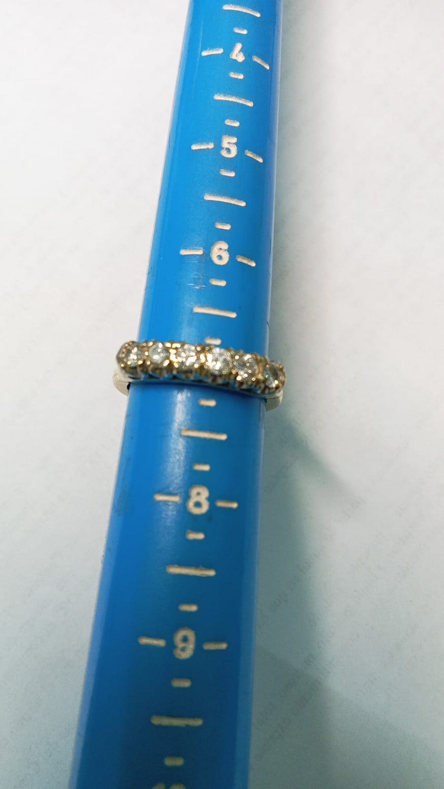💍 Anillo en Oro Blanco 14K con Tira de 6 Piedras Sintéticas – Talla 6.5 ✨