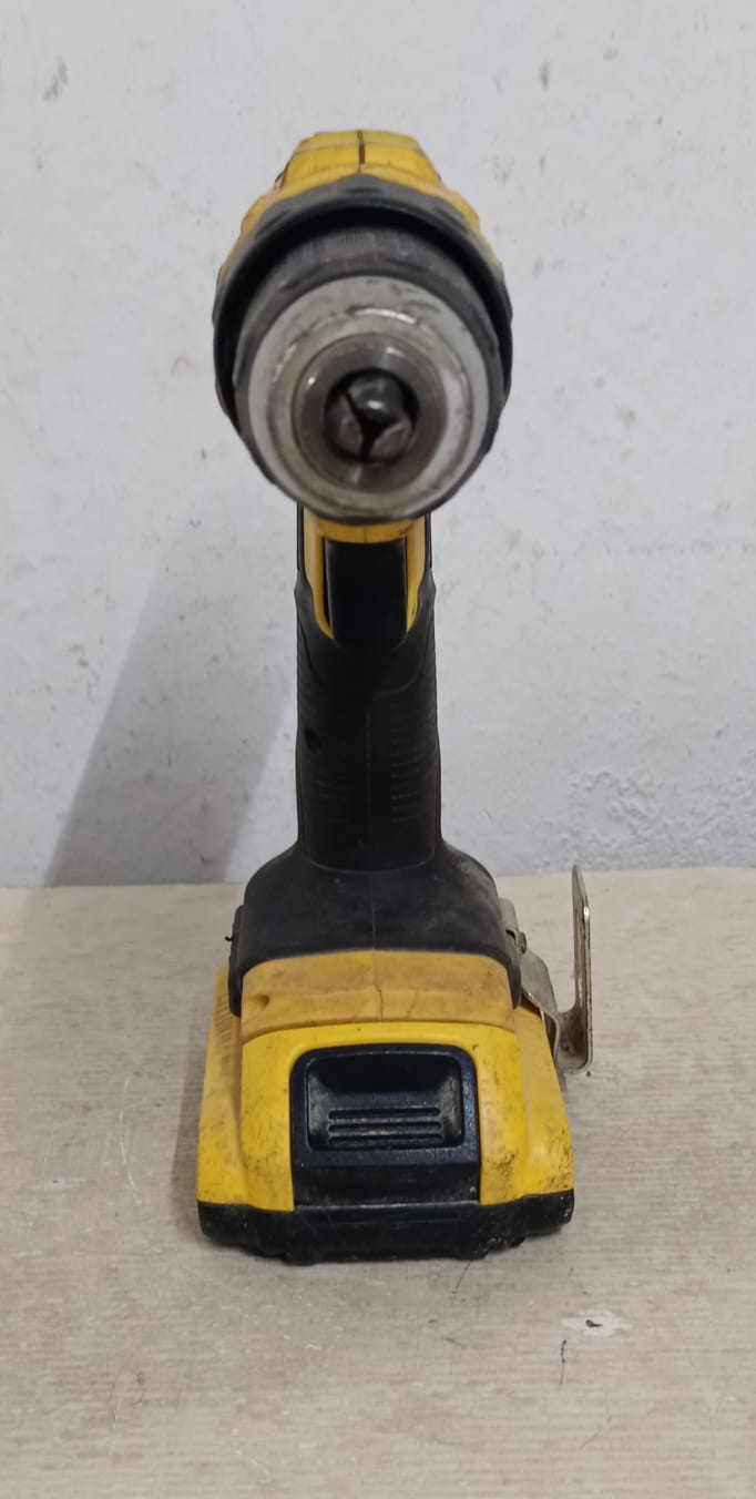 Taladro Inalambrico DEWALT dcd776, usado