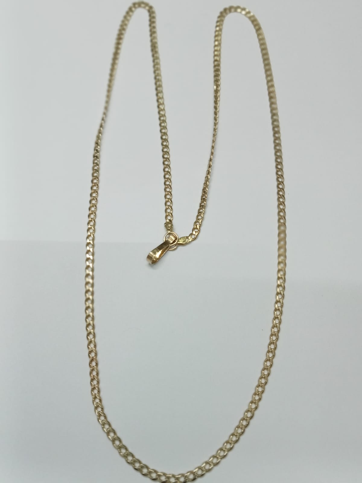 Cadena Tipo Planchada en Oro 14k – 34 cm