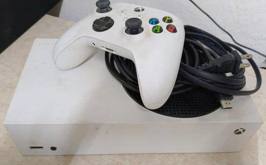 Consola XBOX one series s Microsoft con control y cables, usado