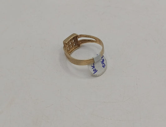 Anillo cuadro con sintetico ORO 10k peso 2.3gr, usado