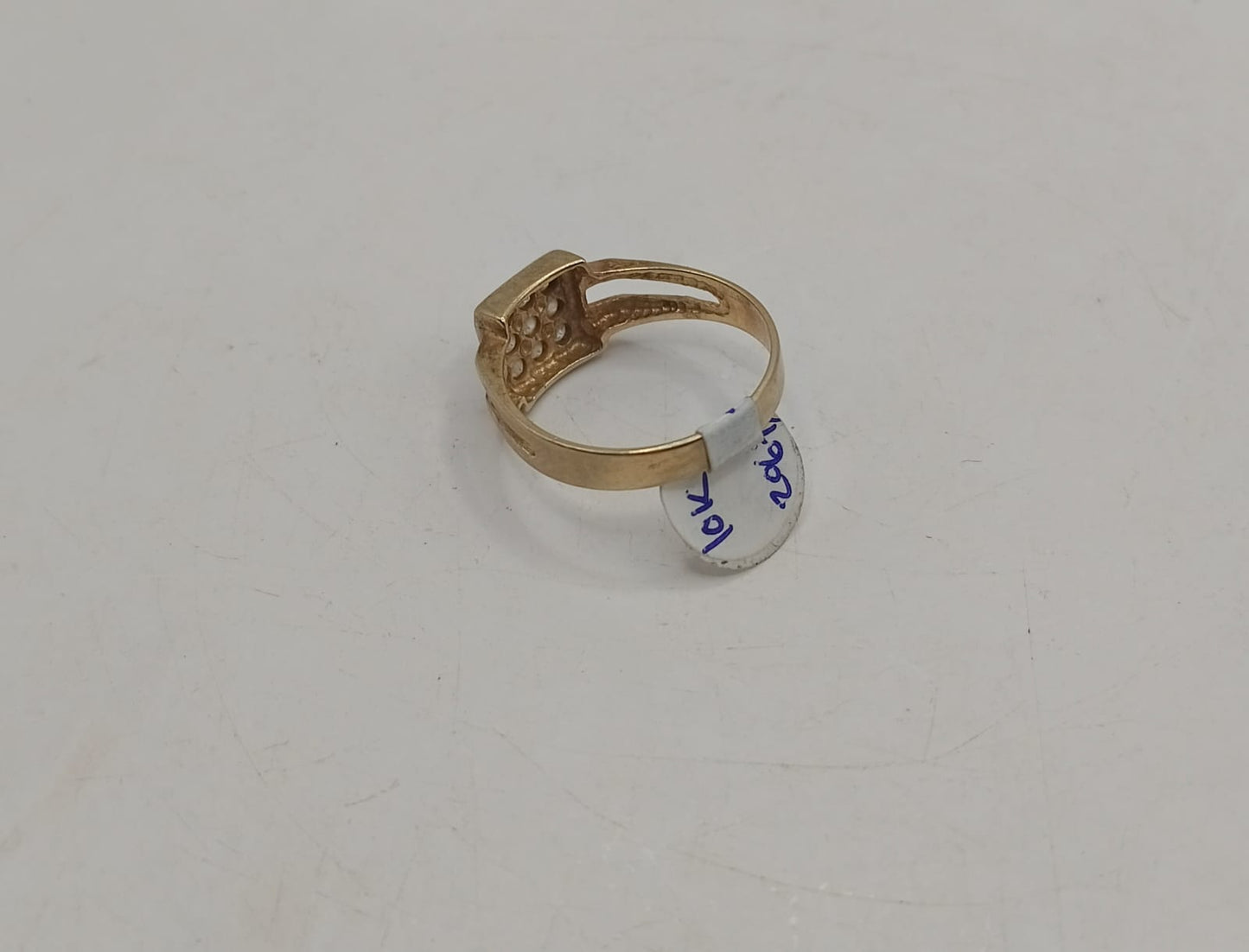 Anillo cuadro con sintetico ORO 10k peso 2.3gr, usado