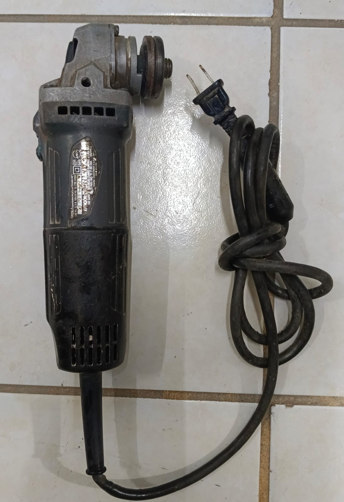 Esmeril Makita M0901 usado