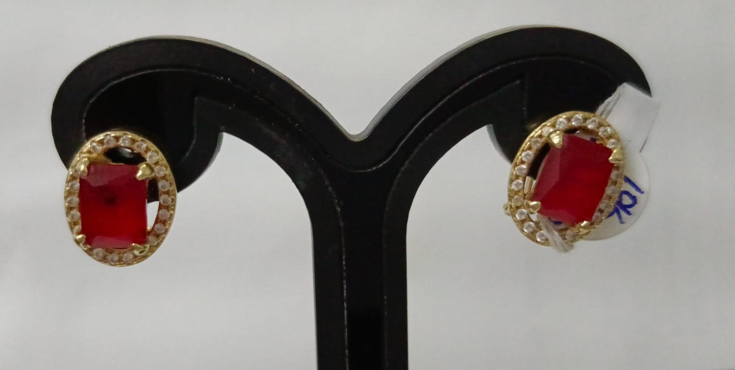 Aretes con piedra roja ORO 10k peso 3.2gr, usado