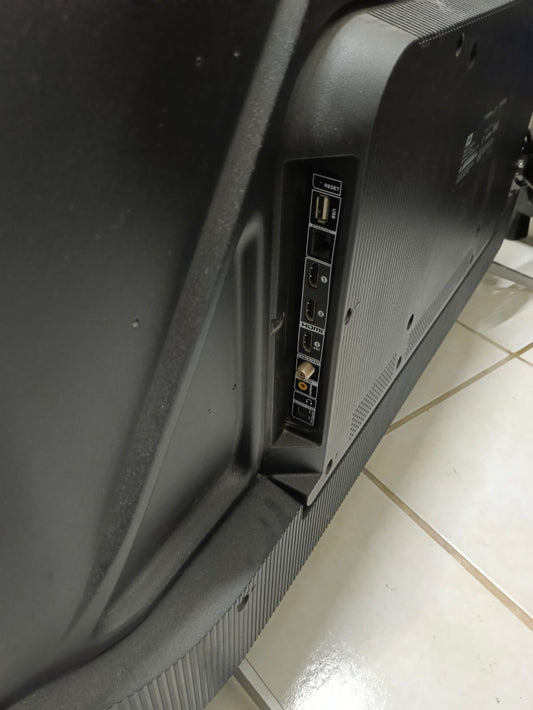 Pantalla Smart tv TCL 43s433 con control, usada