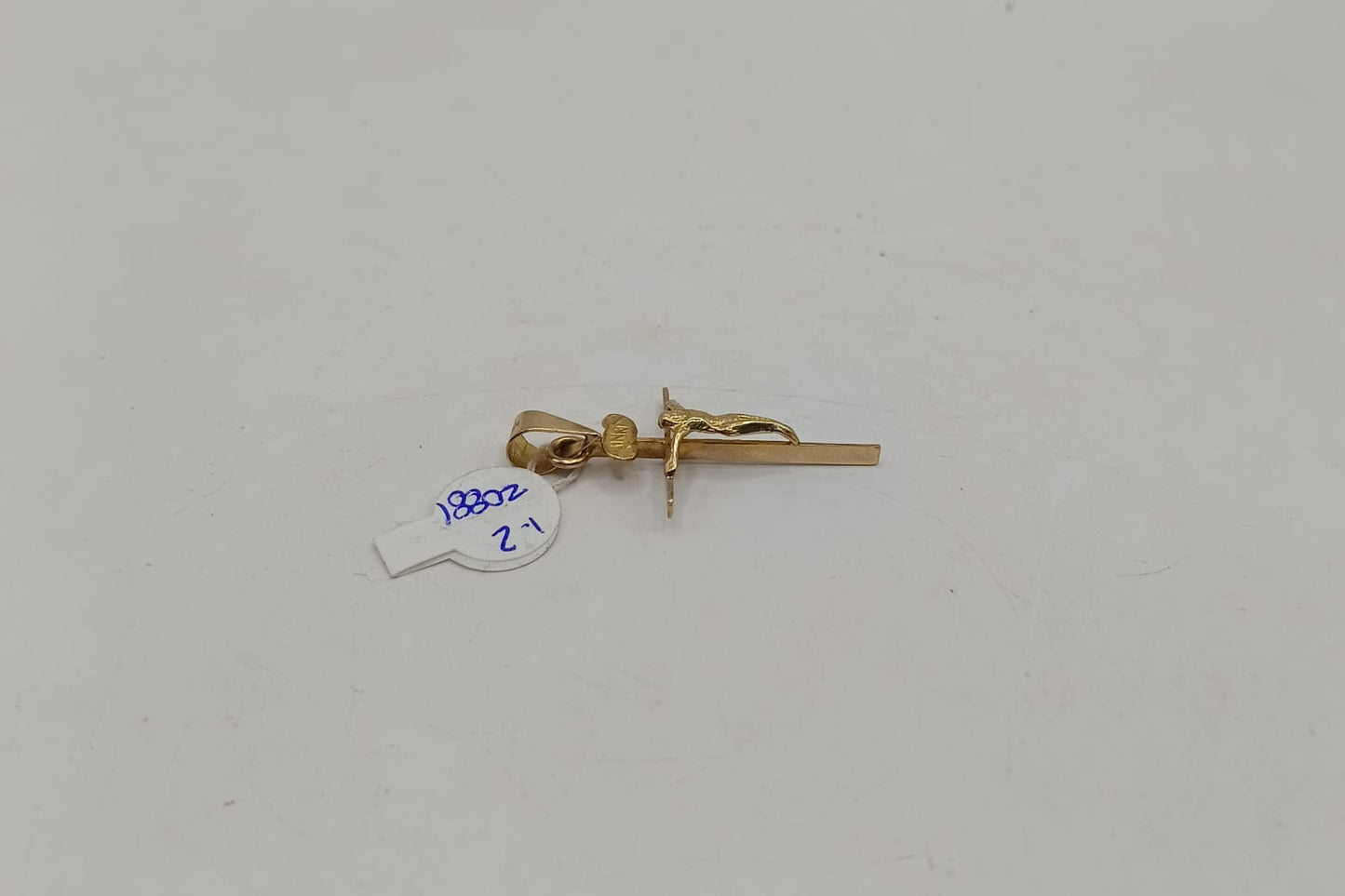 Dije de cruz ORO 10k peso 1.2gr, usado
