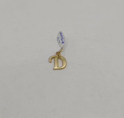 Dije letra "D" ORO 8k peso 1.7gr, usado