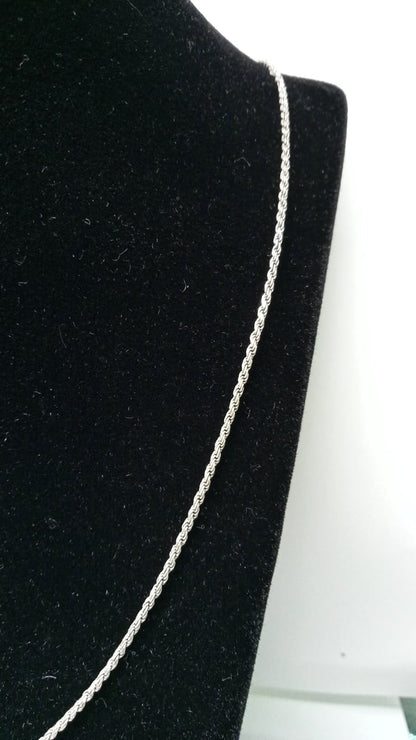 cadena delgada de plata 4.5gr 30cm de largo