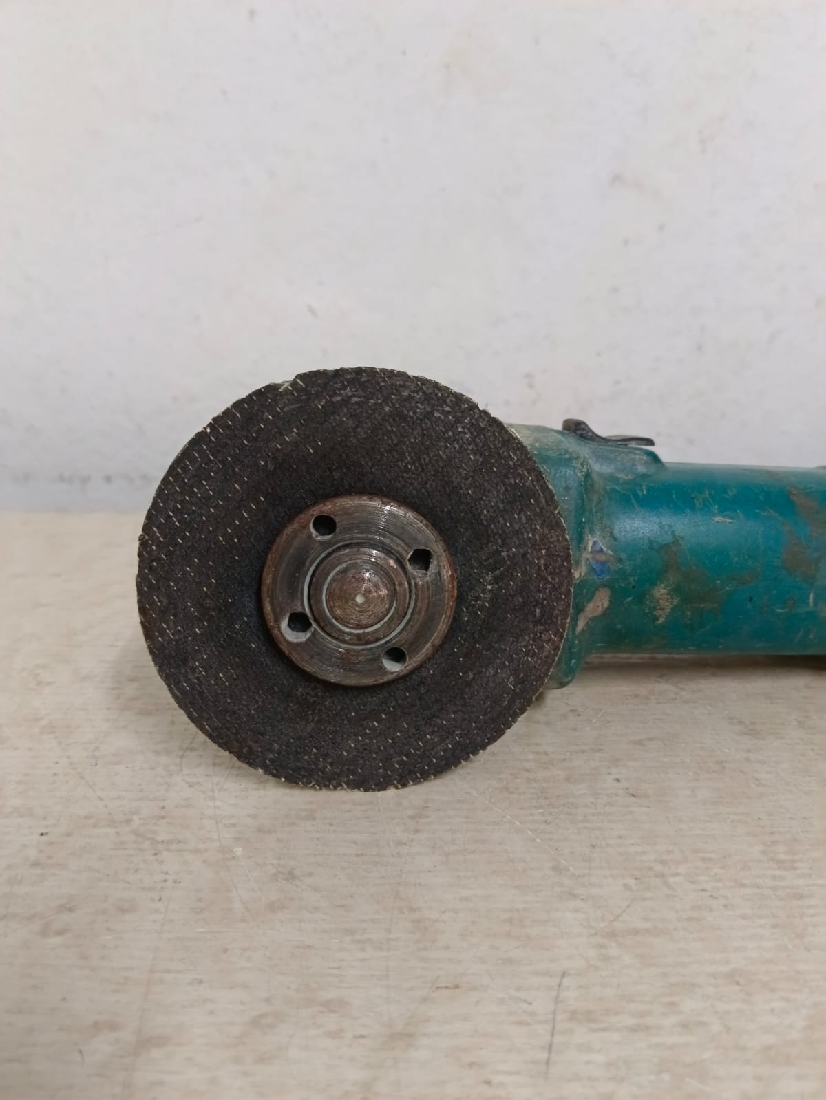Mini esmeril MAKITA 9554HN, usado