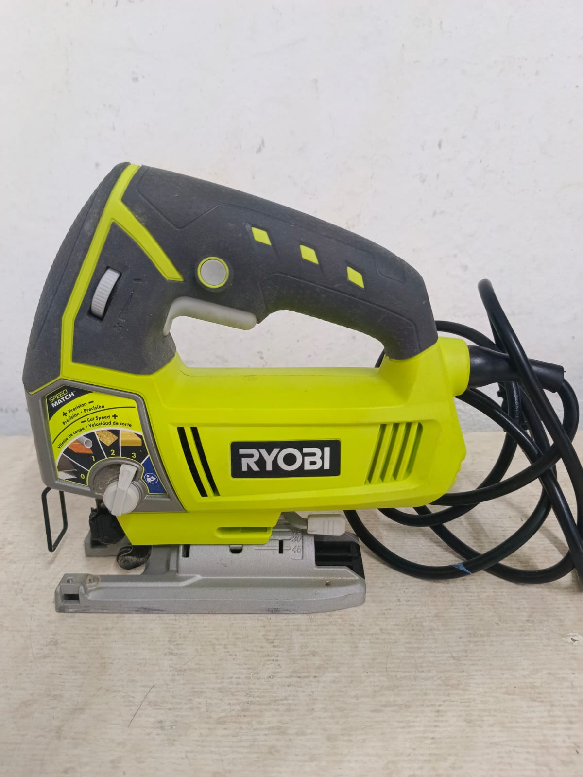 Sierra caladora RYOBI js481jg, usado