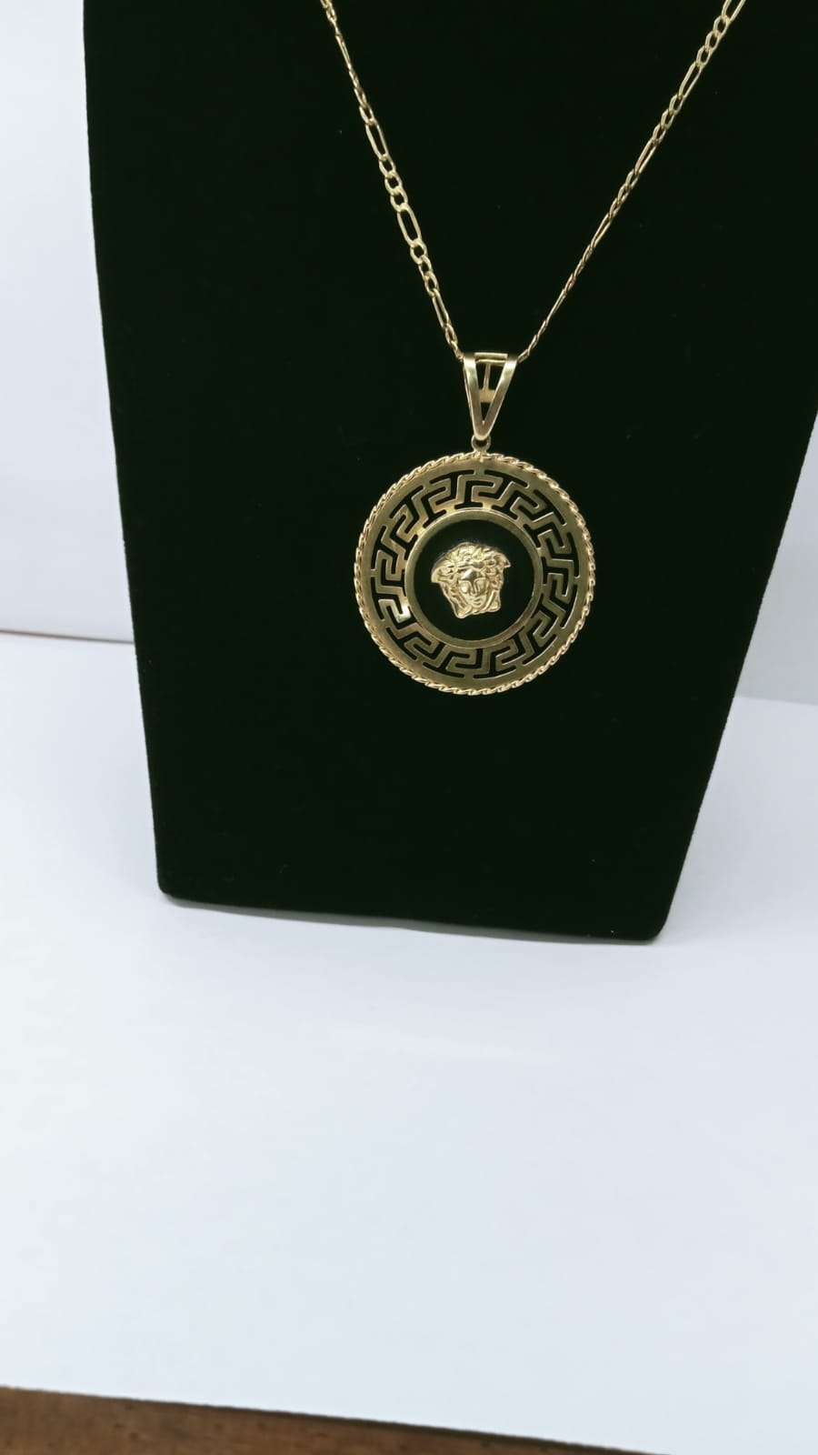 ✨ DIJE DE ORO 10K – DISEÑO VERSACE MODERNO ✨