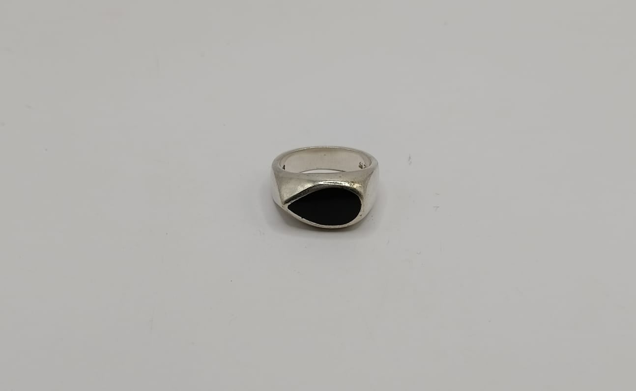 Anillo con sintetico PLATA 925 peso 11gr, usado