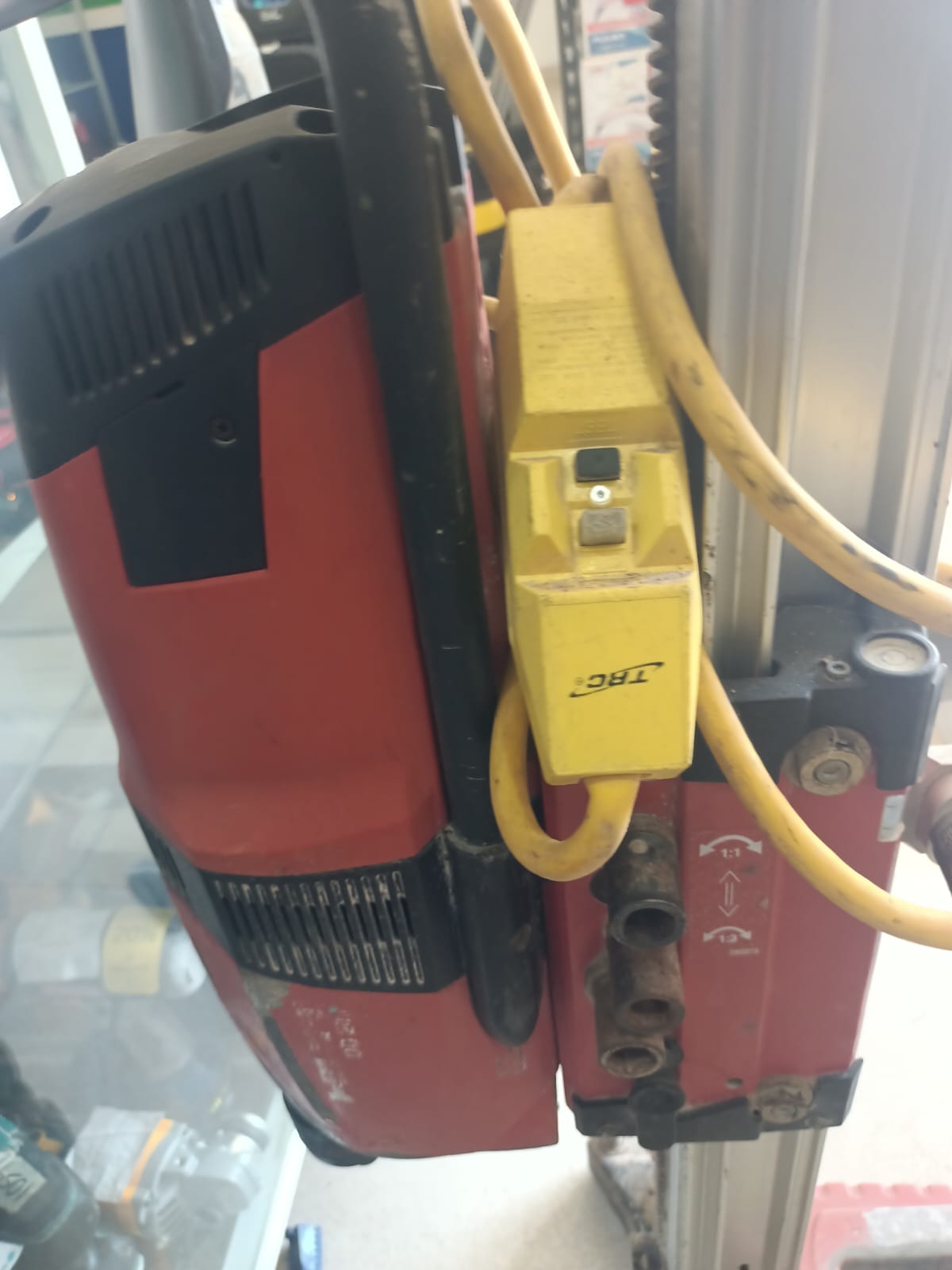 Perforadora HILTI dd200, usado