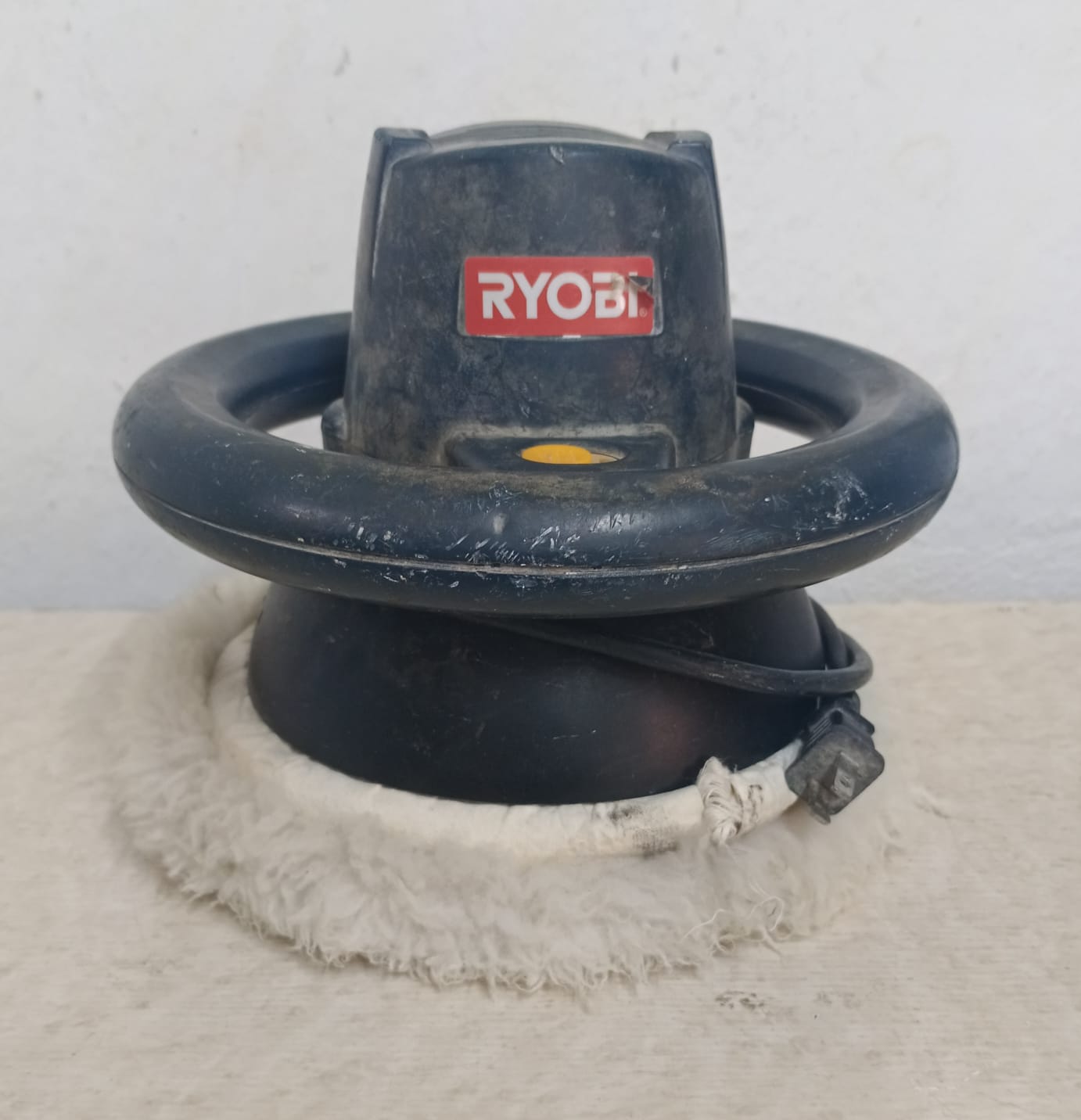 Pulidora RYOBI rb101, usado